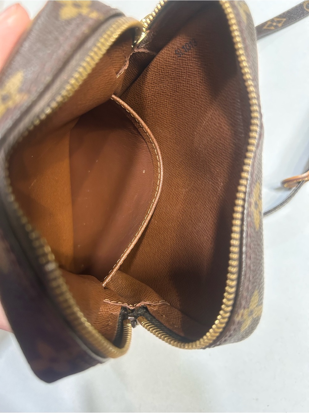 Authentic Louis Vuitton Brown Monogram Crossbody Bag with flaw - Picture 9 of 16